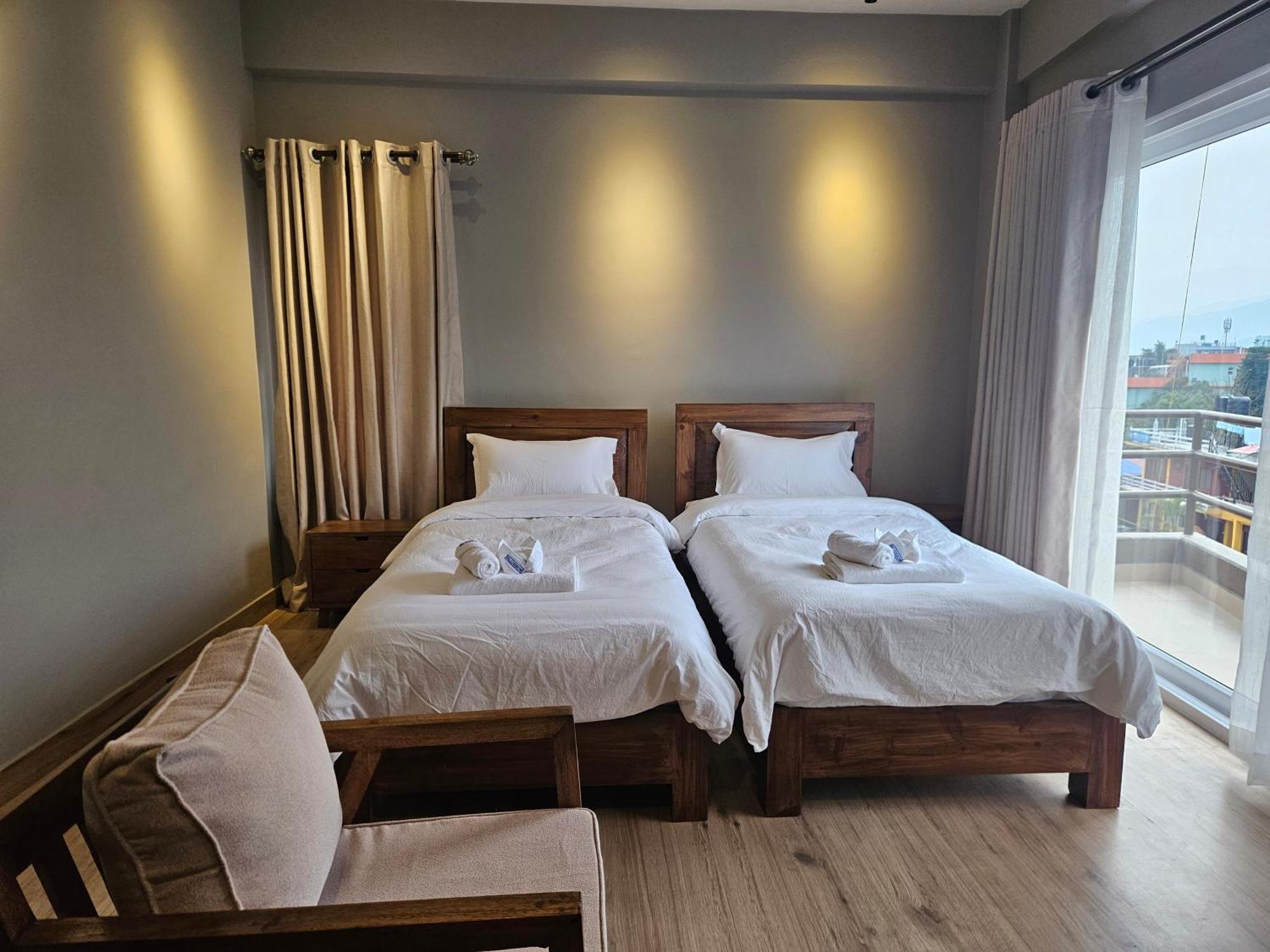 Hotel Blossom Покхара Экстерьер фото