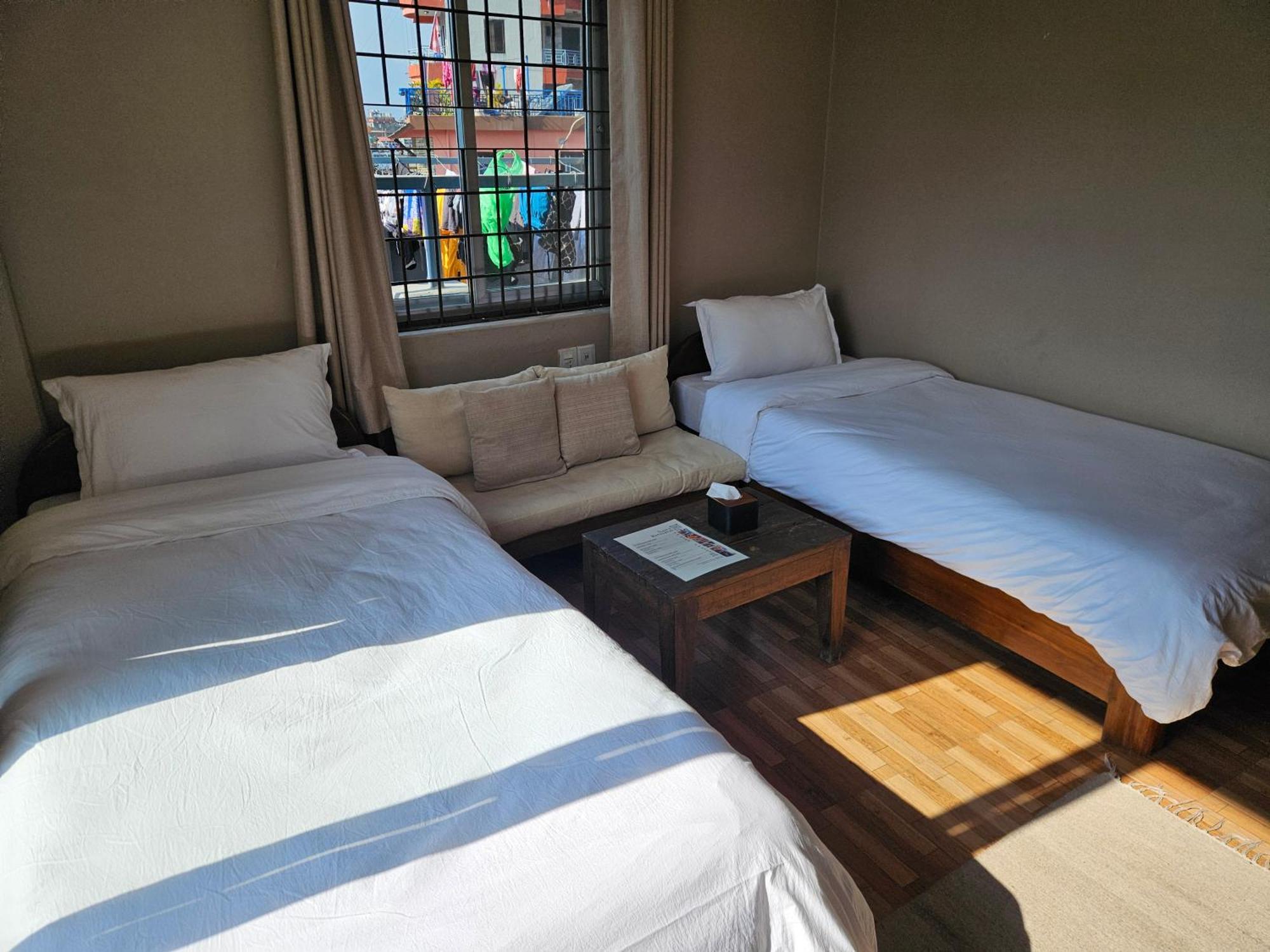 Hotel Blossom Покхара Экстерьер фото