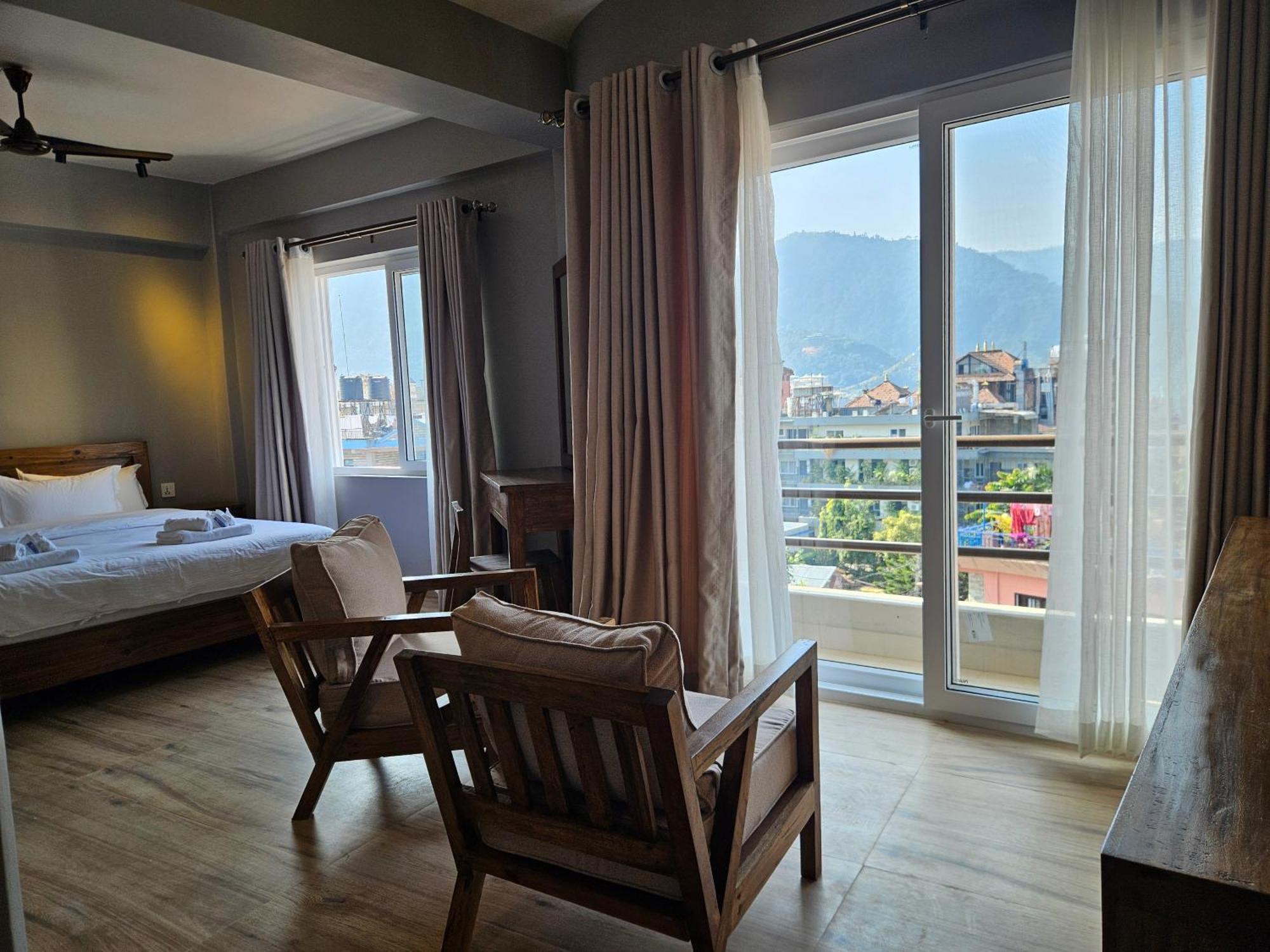 Hotel Blossom Покхара Экстерьер фото