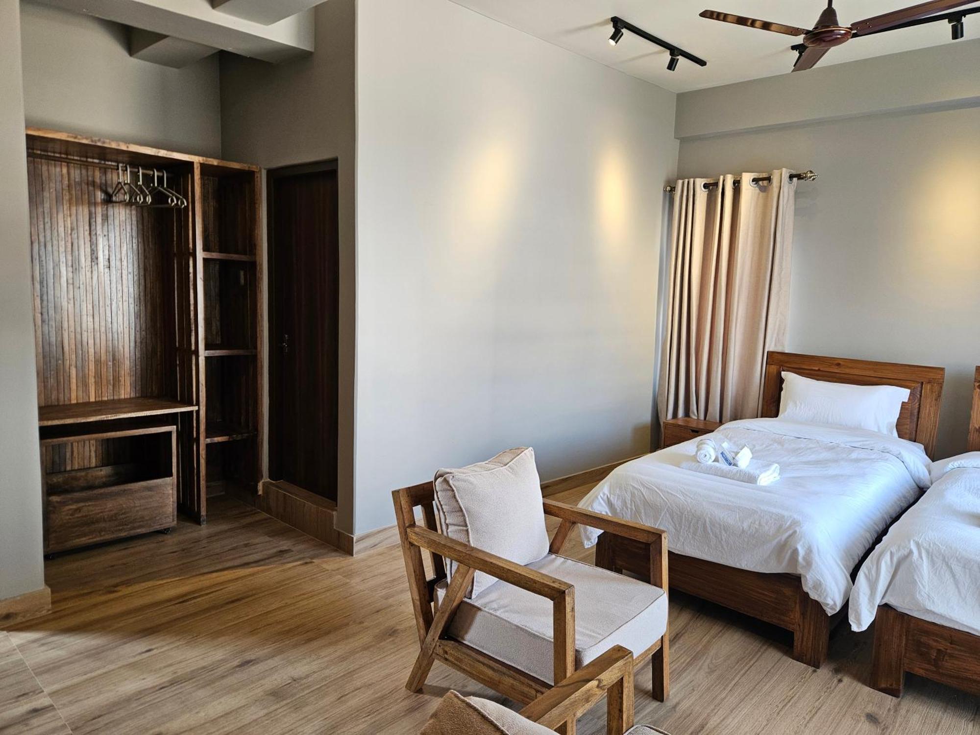 Hotel Blossom Покхара Экстерьер фото