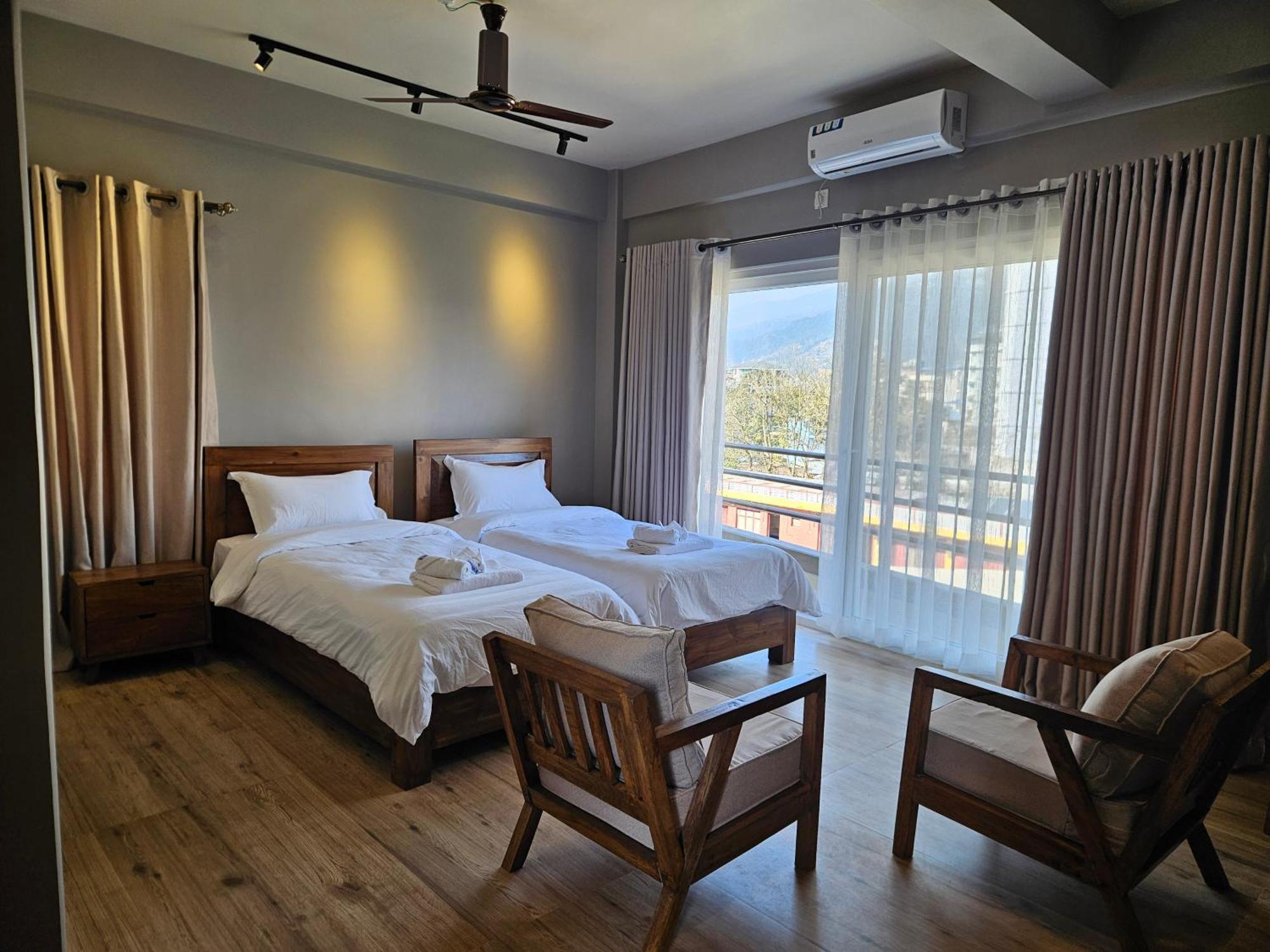 Hotel Blossom Покхара Экстерьер фото