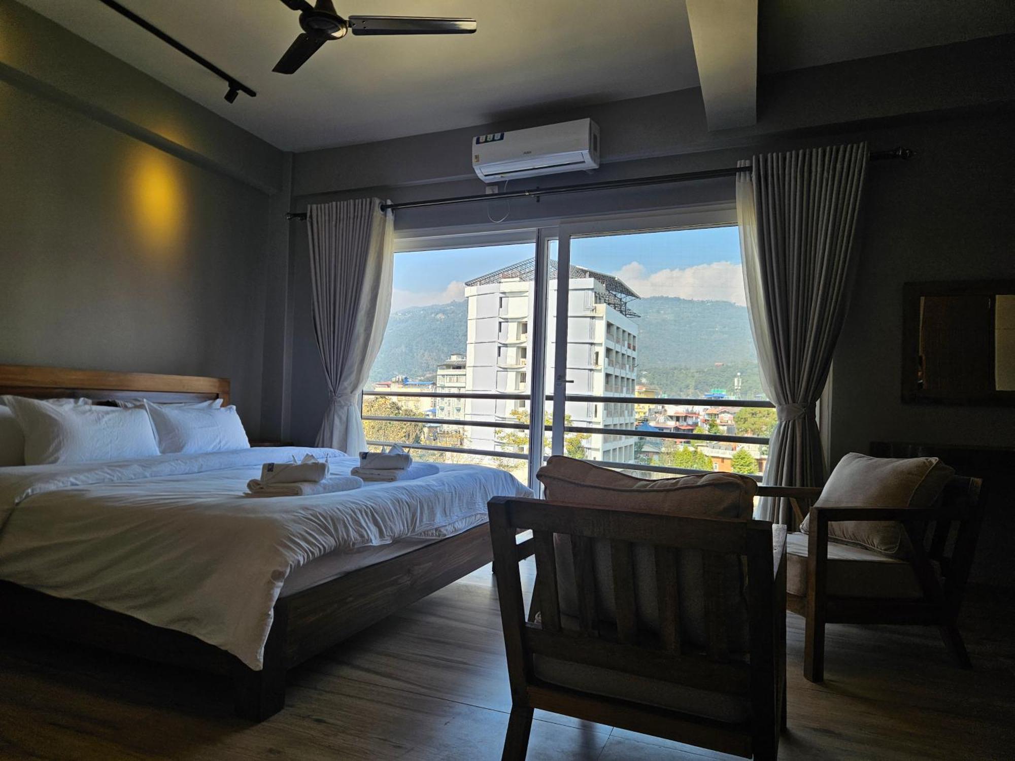 Hotel Blossom Покхара Экстерьер фото