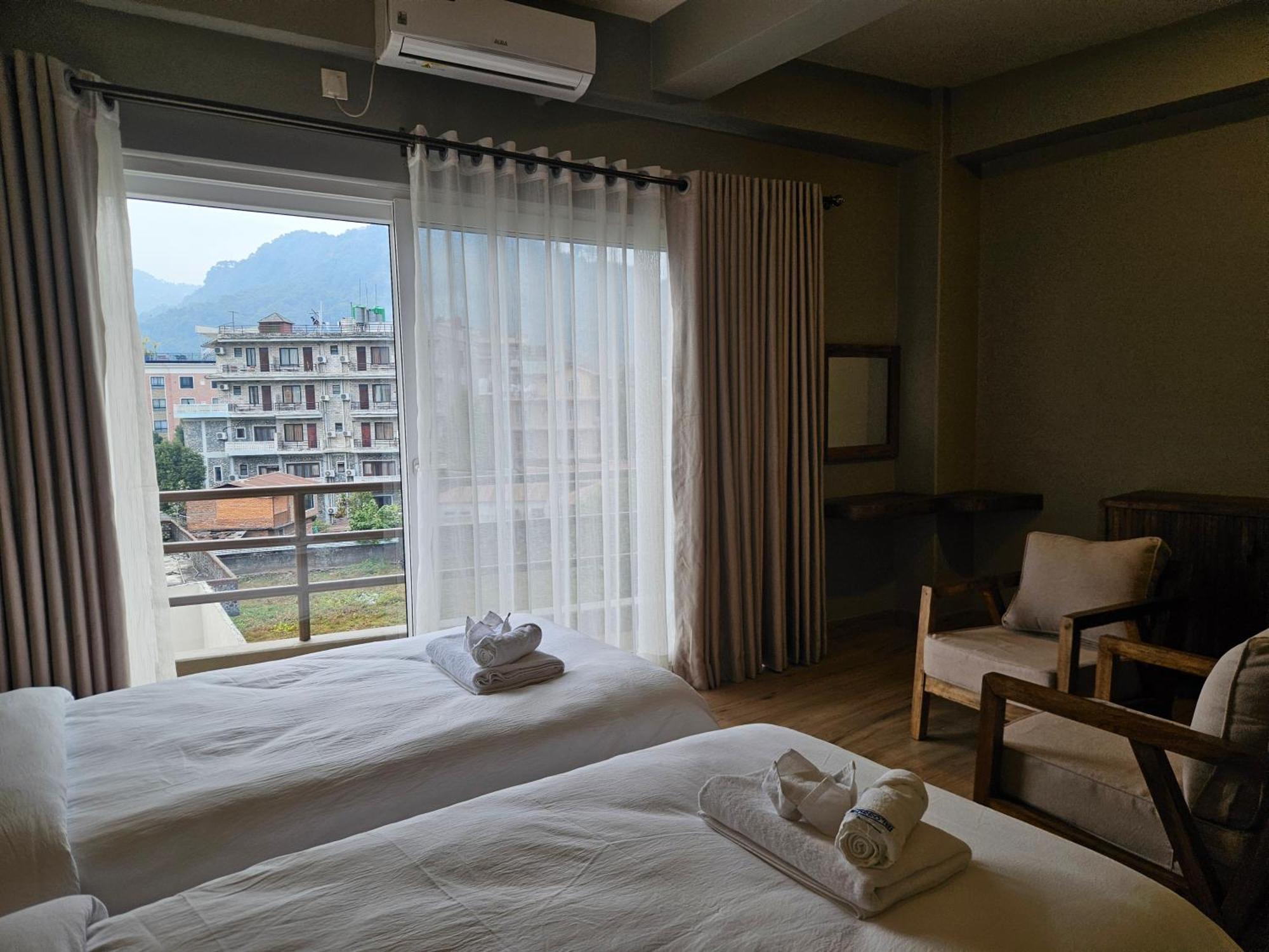 Hotel Blossom Покхара Экстерьер фото