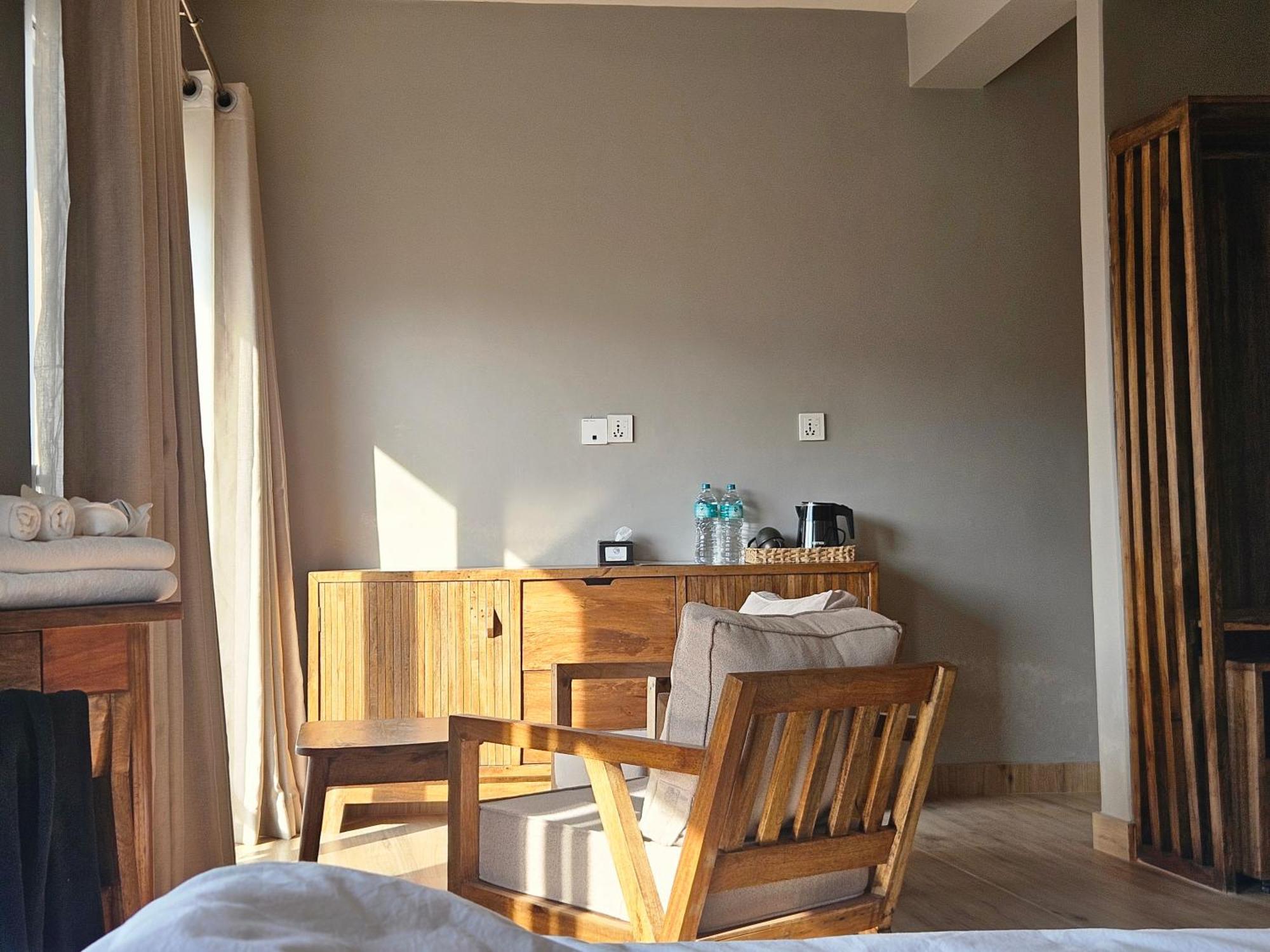 Hotel Blossom Покхара Экстерьер фото