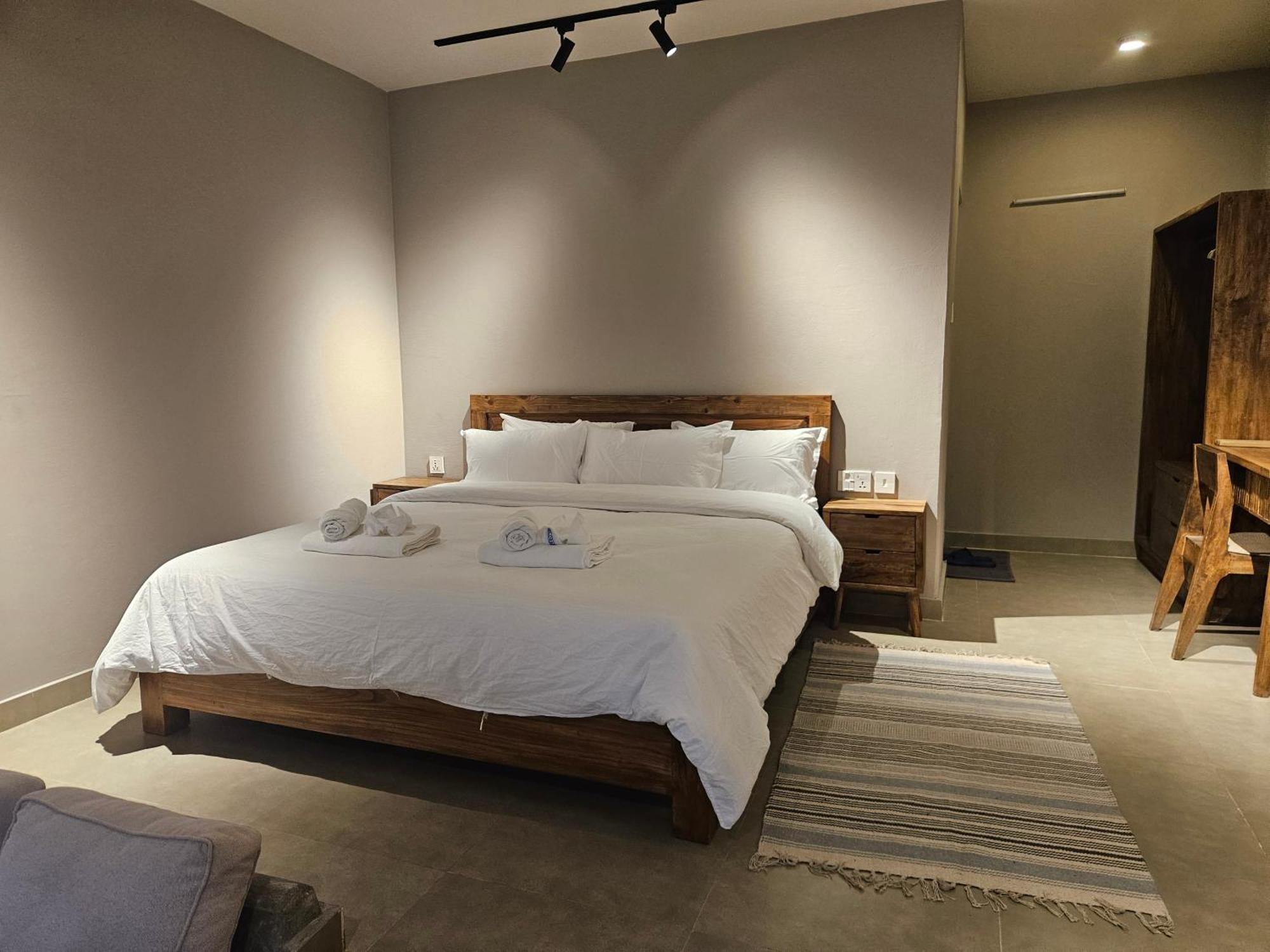 Hotel Blossom Покхара Экстерьер фото